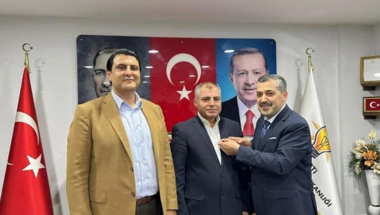 Sandığın iradesi rozet töreninde eriyor