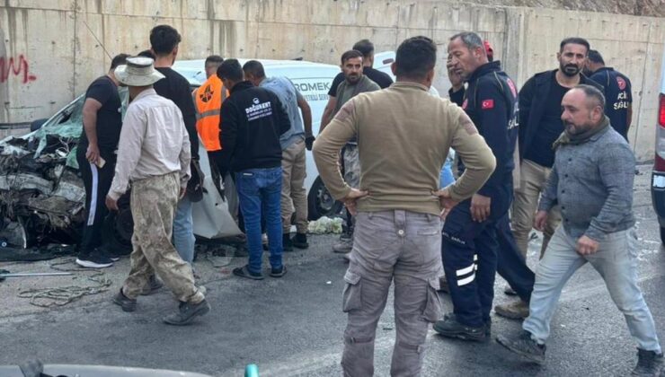 Şırnak’ta minibüs ile ticari araç çarpıştı: 11 kişi yaralandı