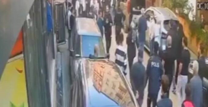 Sokak ortasında taciz! Meydan dayağından kaçamadı