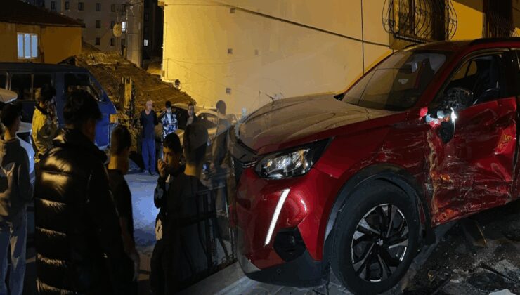 Yokuş aşağı inen otomobil 8 araca çarptı!