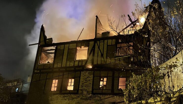 150 yıllık tarihi konak alev alev yandı