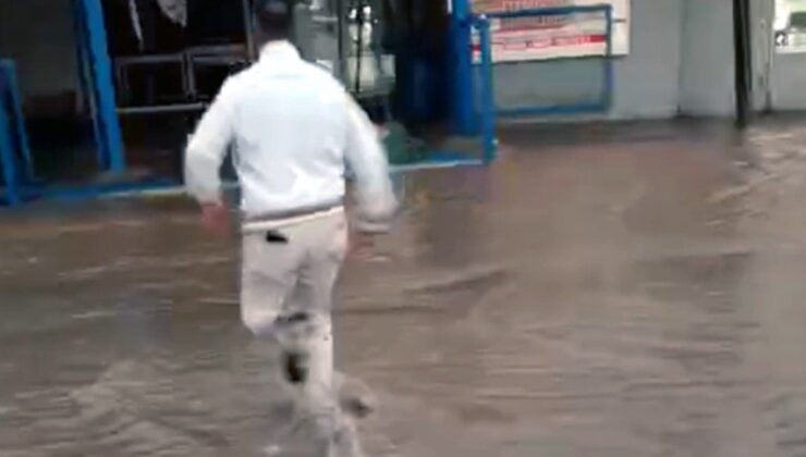 Adana’da sağanak hayatı olumsuz etkiledi