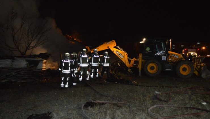 Ankara’da zihinsel engelli 3 kardeşin yaşadığı ev yanarak kül oldu