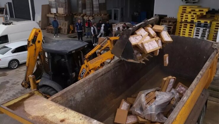Antalya’da 25 ton bozuk tavuk ele geçirildi