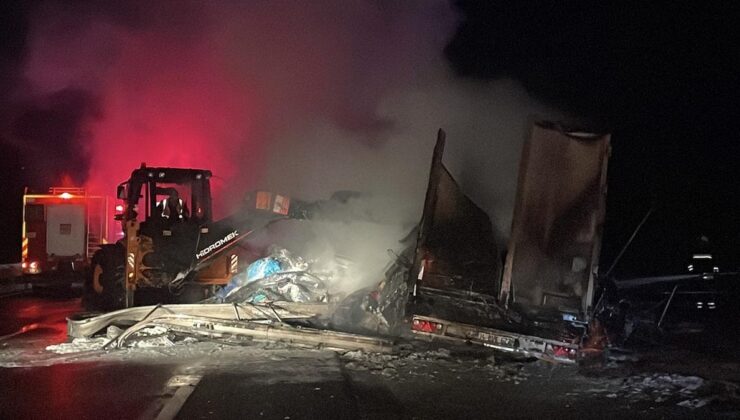 Bolu’da tekstil yüklü TIR alev aldı: D-100 Ankara yönü 3 saat kapandı