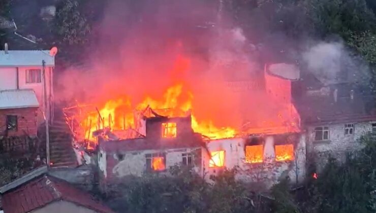 Bursa’da yangın: 4 ev kül oldu, 1 kişi öldü