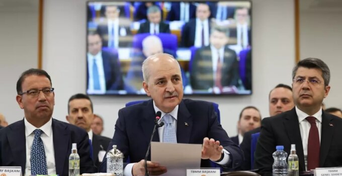 Bütçe Komisyonu’nda Numan Kurtulmuş salonu terk etti: Bu çok ağır bir hakaret