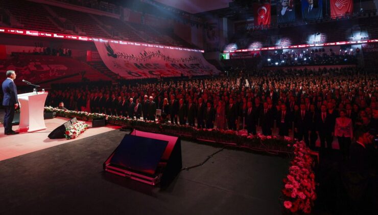 CHP kurultayında dikkatler o pankartta toplandı