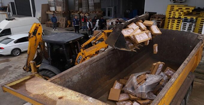 Ciğer, sucuk, döner! 25 ton üretip vatandaşı zehirleyeceklerdi kepçeyle imha edildi