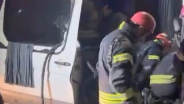 Dilovası’nda minibüs TIR’a çarptı: 9 yaralı