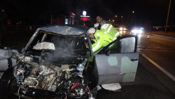 Erzurum’da otomobil, hayvan yüklü kamyonetle çarpıştı: Ölü ve yaralılar var