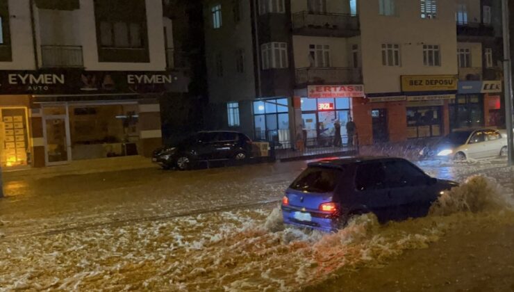 Eskişehir’de sağanak hayatı olumsuz etkiledi