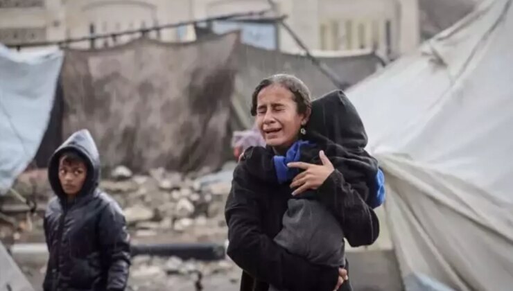 Gazze’de yürek burkan manzara, çadırları su bastı