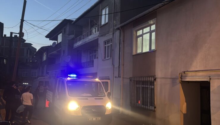 Gebze’nin ardından Darıca’da panik anları! Binanın kolonları patladı, daire sakinleri tahliye edildi