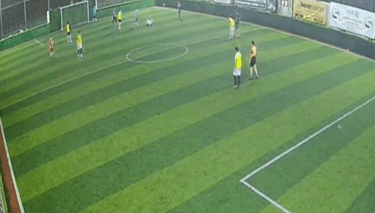 Halı sahada dili boğazına kaçtı son anda kurtarıldı!