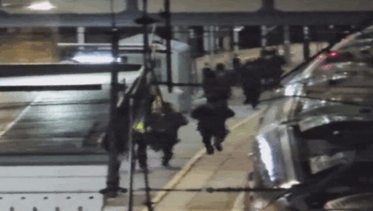 İngiltere’de trende bıçaklı saldırı: 10 yaralı