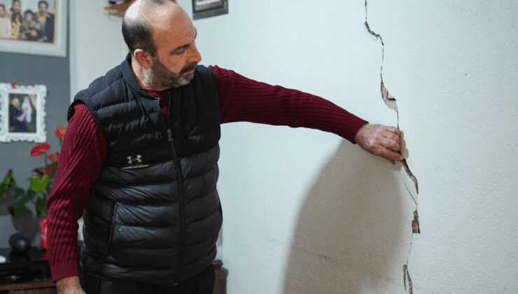 İzmir’de korkutan manzara: Tüm evlerin duvarları tek tek çatlamaya başladı