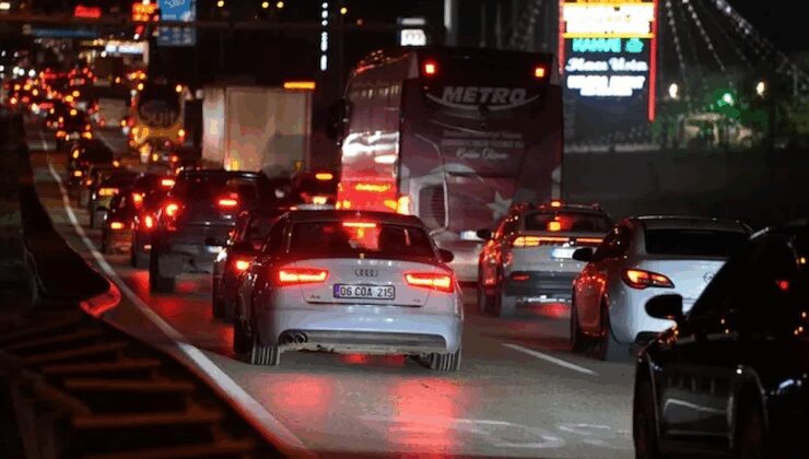 Kilit kavşak sahiden kilitlendi! 43 ilin geçiş noktasında trafik durma noktasına geldi