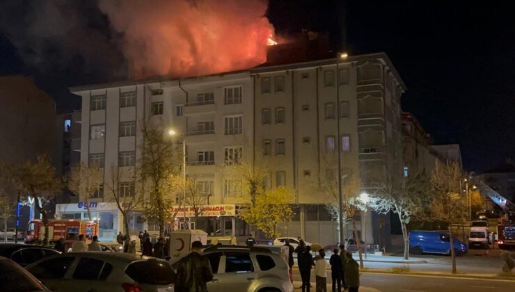 Nevşehir’de 4 katlı binanın çatısında yangın