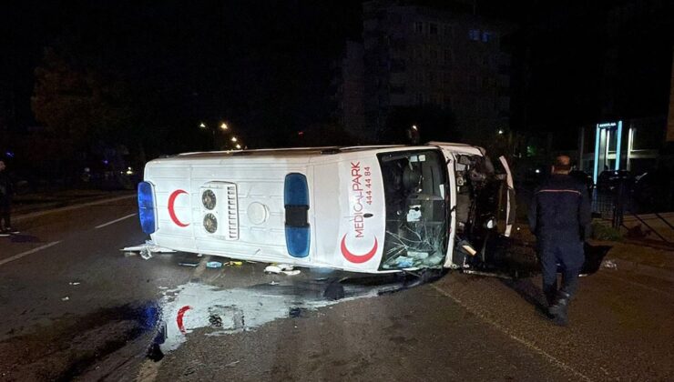 Samsun’da ambulans kazası: 3’ü sağlıkçı 5 kişi yaralandı