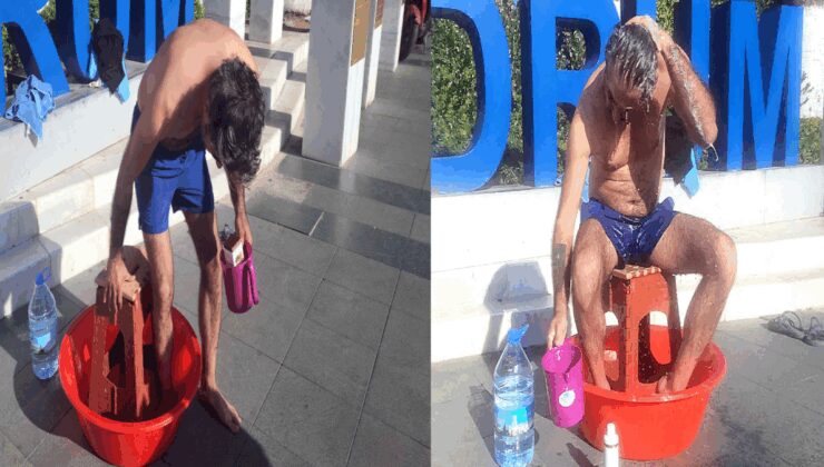 Susuzluğu protesto için belediye meydanında soyunup yıkandı