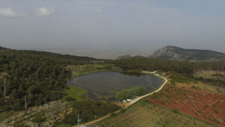Tankerlerle taşınan su ile kurtarılan Sülüklü Göl, bu yıl tamamen kurudu