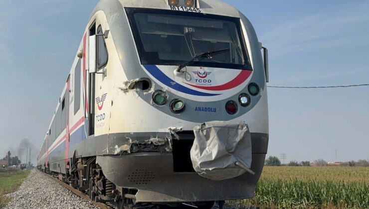 Tren kamyoneti ortadan ikiye böldü! Şoför şans eseri hayatta kaldı