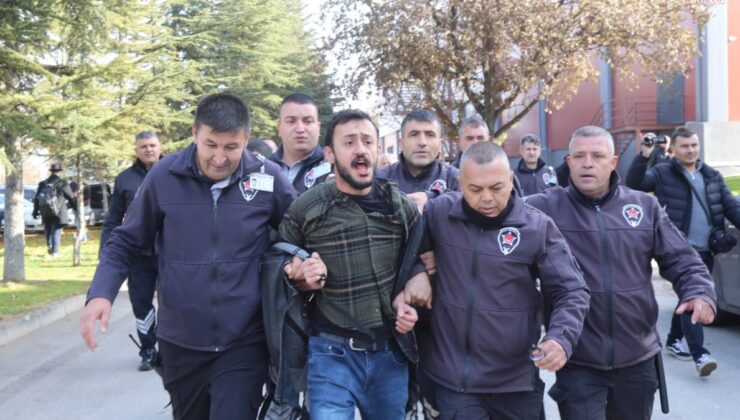 Yemekhaneyi protesto eden öğrencileri yaka paşa dışarı attılar!