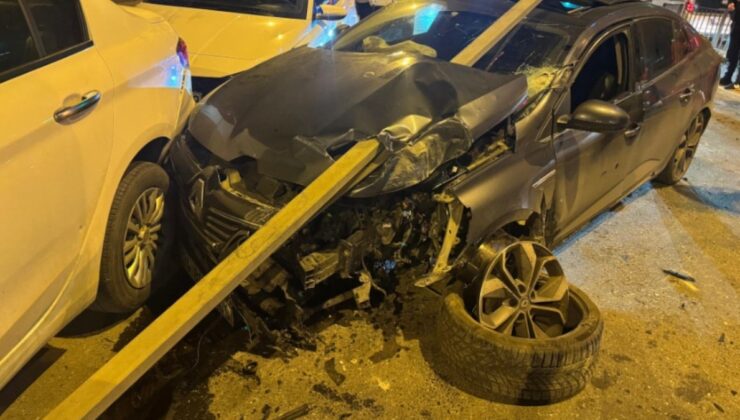 Yön levhası ok gibi saplandı! Ümraniye’de feci kaza