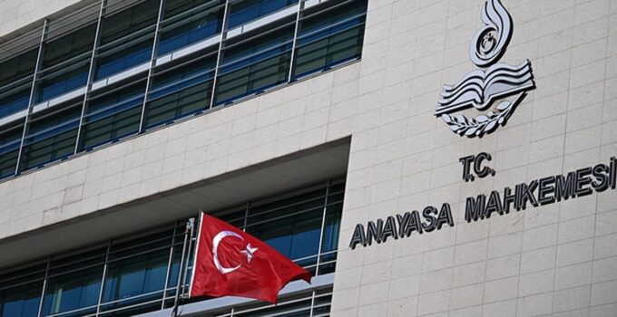 Anayasa Mahkemesi iki partinin tüm mal varlığının Hazine’ye devredilmesine karar verdi