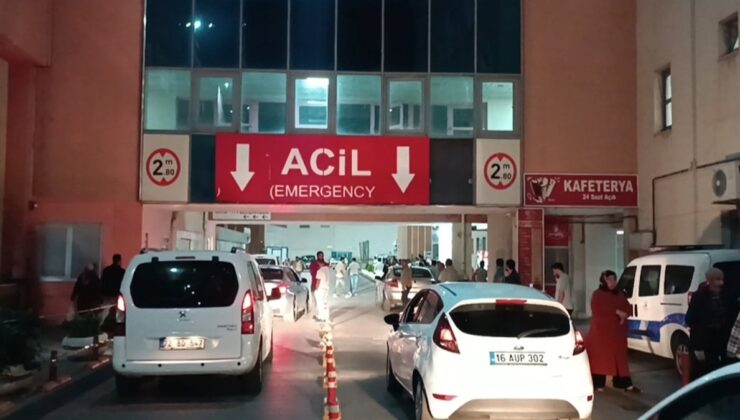 Babasını öldürdü, kendini eve kilitledi