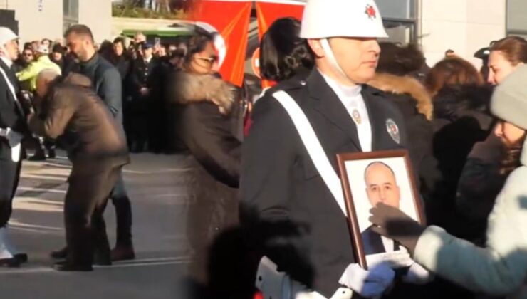 Biri şehidin babası biri kızı… Fotoğraflarına sarılıp ağladılar!