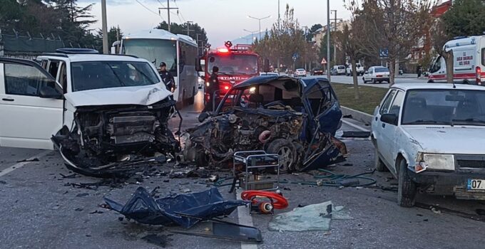 Burdur’da feci kaza: İki kişi öldü