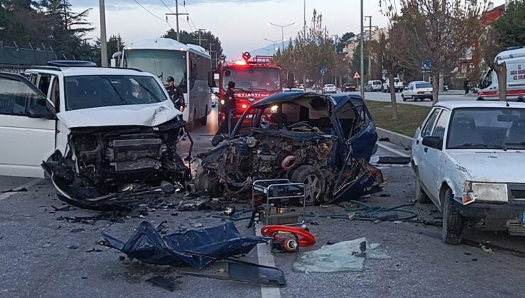 Burdur’da feci kaza: İki kişi öldü
