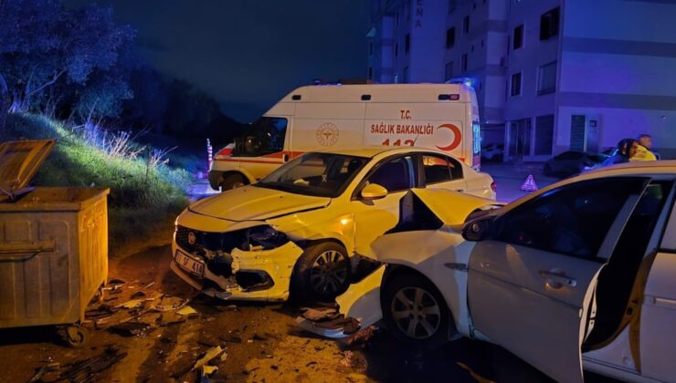 Bursa’da iki otomobil kafa kafaya çarpıştı: 2 yaralı