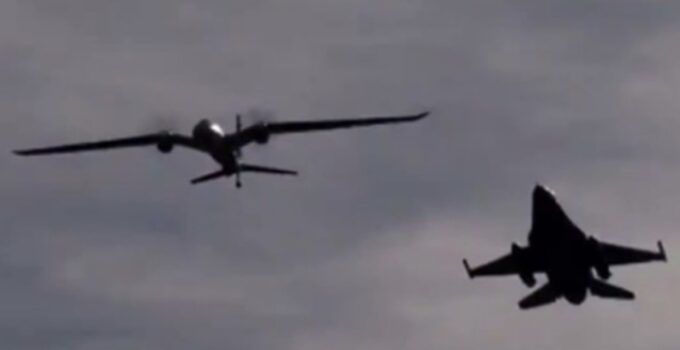 CHP’nin 2 numaralı koltuğunda oturuyor…  WhatsApp grubundan sızan çok kritik İHA bilgileri!