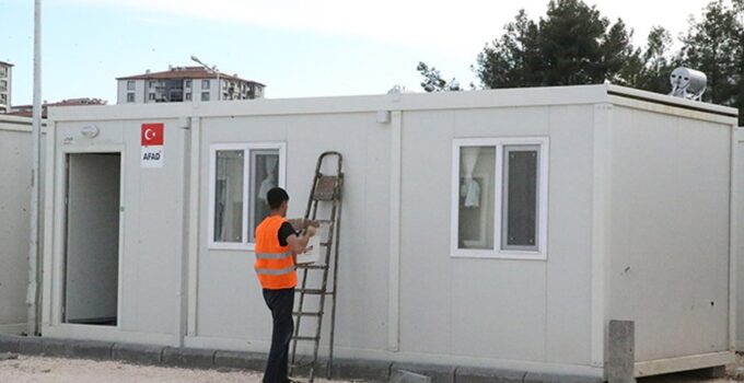 Depremzede konteynerde, Özel İdare ‘tanıtım’ peşinde