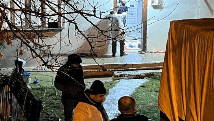 Eşini ve bacanağını tabancayla öldürdü