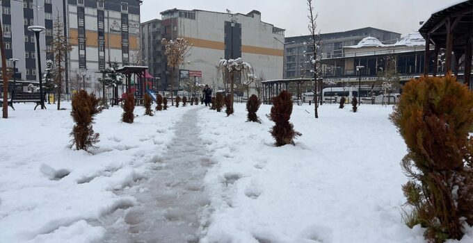 Hakkari’de yollar kapandı