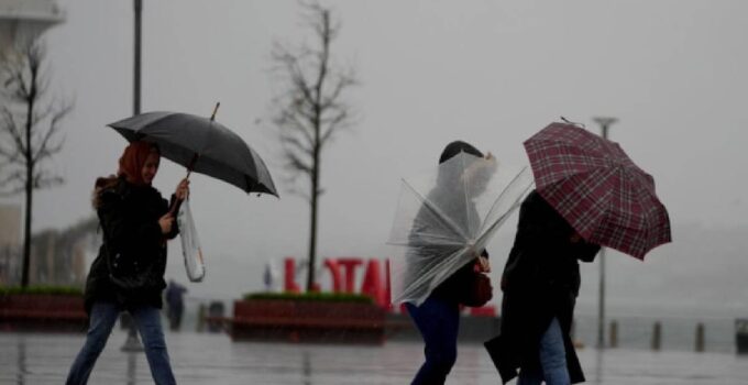 İstanbul dahil 47 kente sağanak ve kar uyarısı