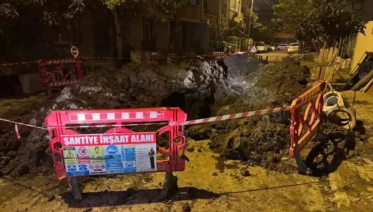 İstanbul’da yol çöktü! Bir işçi göçük altında kaldı