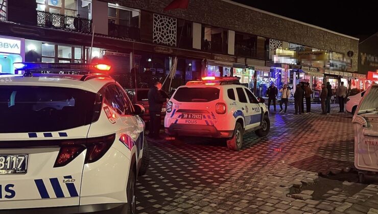 Kahvehane’de bıçaklı kavga dehşeti