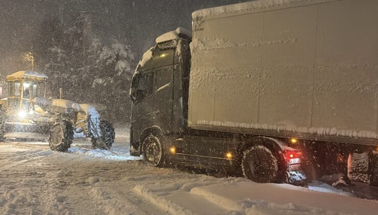 Kar etkisini artırdı, Ankara’ya ulaşım yolu kapandı