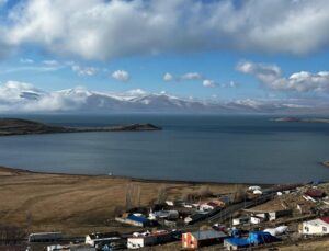 Kar hayali suya düştü, Çıldır Gölü baharı yaşıyor