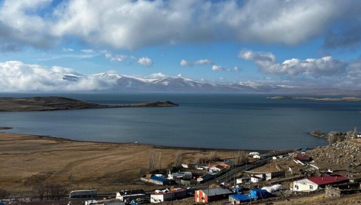 Kar hayali suya düştü, Çıldır Gölü baharı yaşıyor