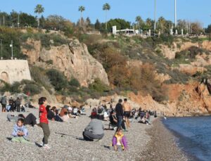 Kış bu ilimize uğramadı, sıcağı gören denize daldı