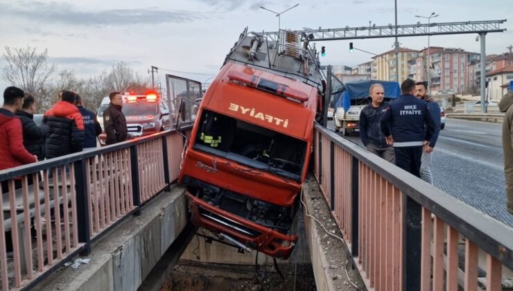 Lastiği patlayan itfaiye aracı iki köprü arasında sıkıştı: Yaralılar var