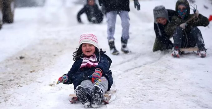 Mevsimin ilk kar tatili haberleri geldi! Çok sayıda ilde eğitime ara