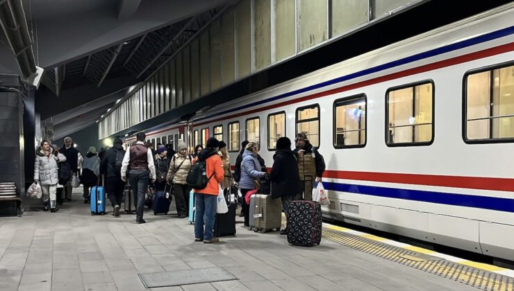 Turistik Doğu Ekspresi yeni sezonda ilk seferine çıktı