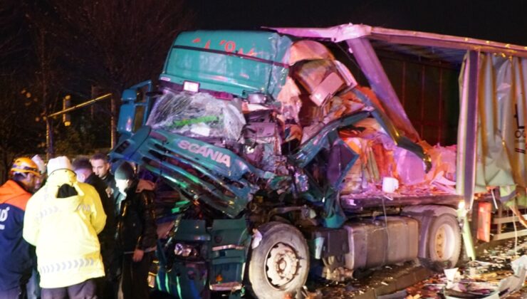 Yağış başladı TIR’lar birbirine girdi! Sahil yolunda kaza paniği